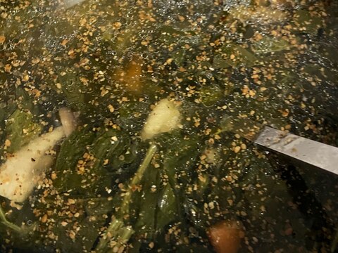 ほうれん草、にんじん、しめじの胡麻中華スープ